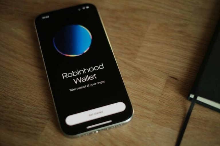 Robinhood Shares Hit Record High on EU Launch of Tokenized US Stocks